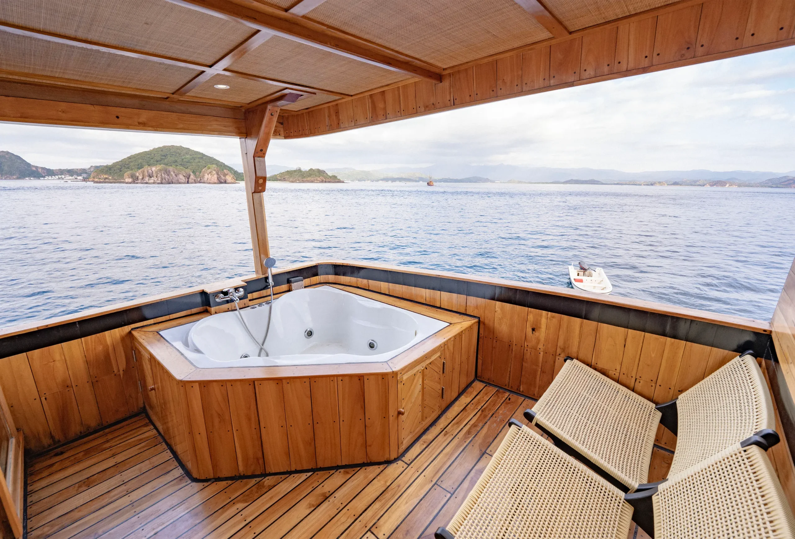 Royal Master Cabin Balcony and Jacuzzi - Lamborajo III