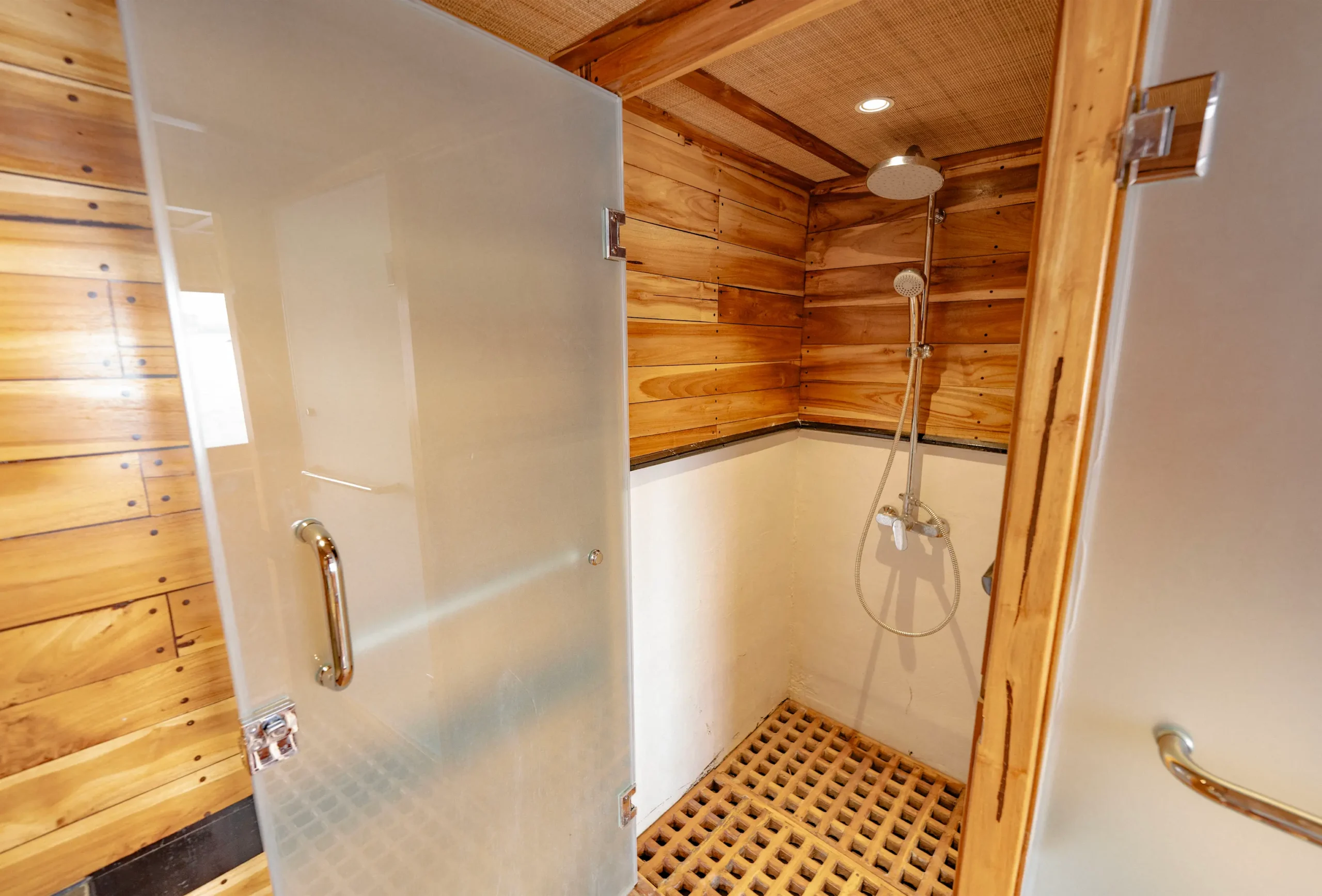 Royal Master Cabin Bathroom - Lamborajo III