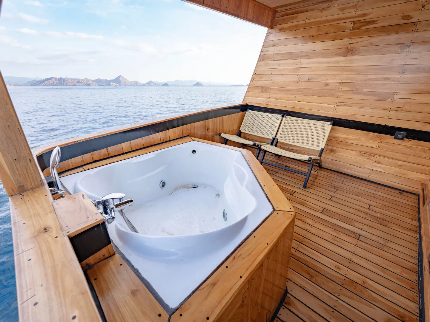 Royal Master Cabin Jacuzzi - Lamborajo III