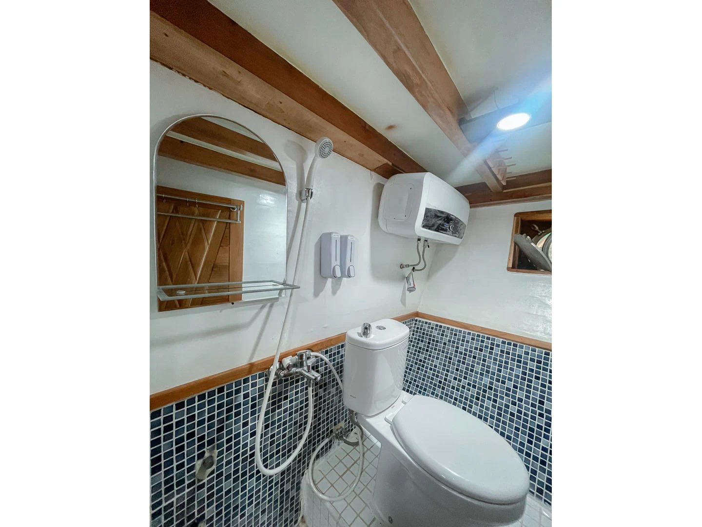 Toilet Sharing Cabin_Soe Besar Vanrei