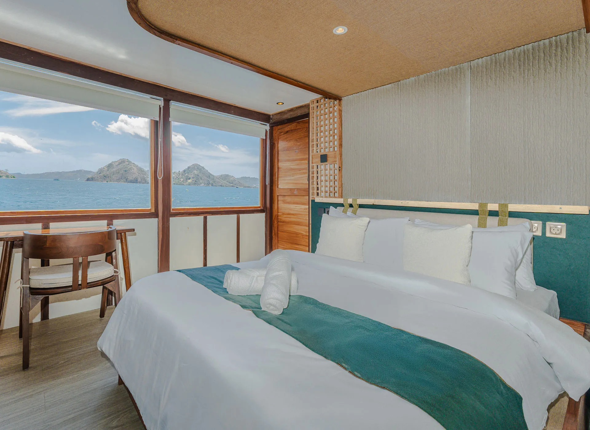 Marea-Deluxe Cabin-Bedroom