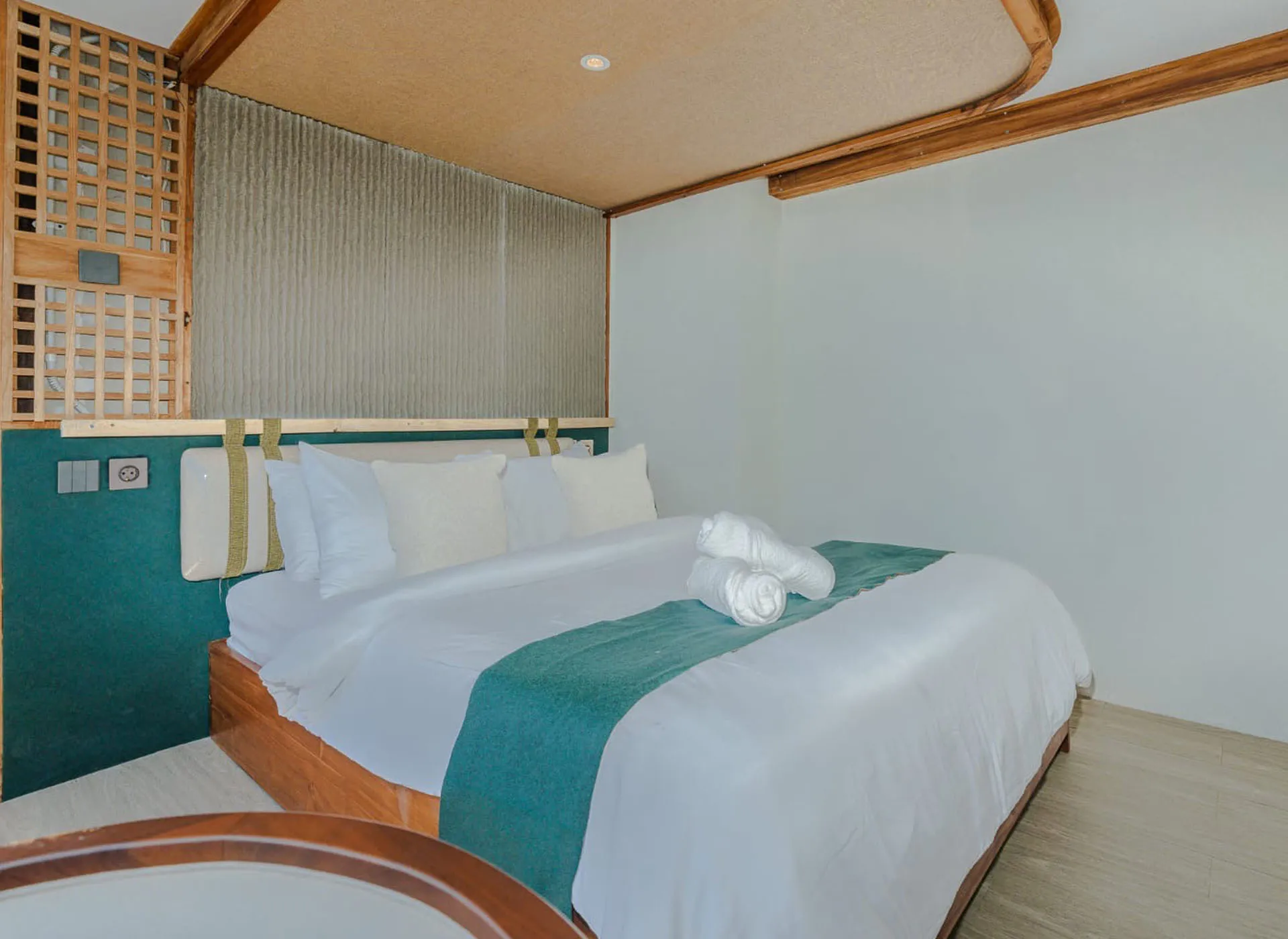 Marea-Deluxe Cabin-Bedroom