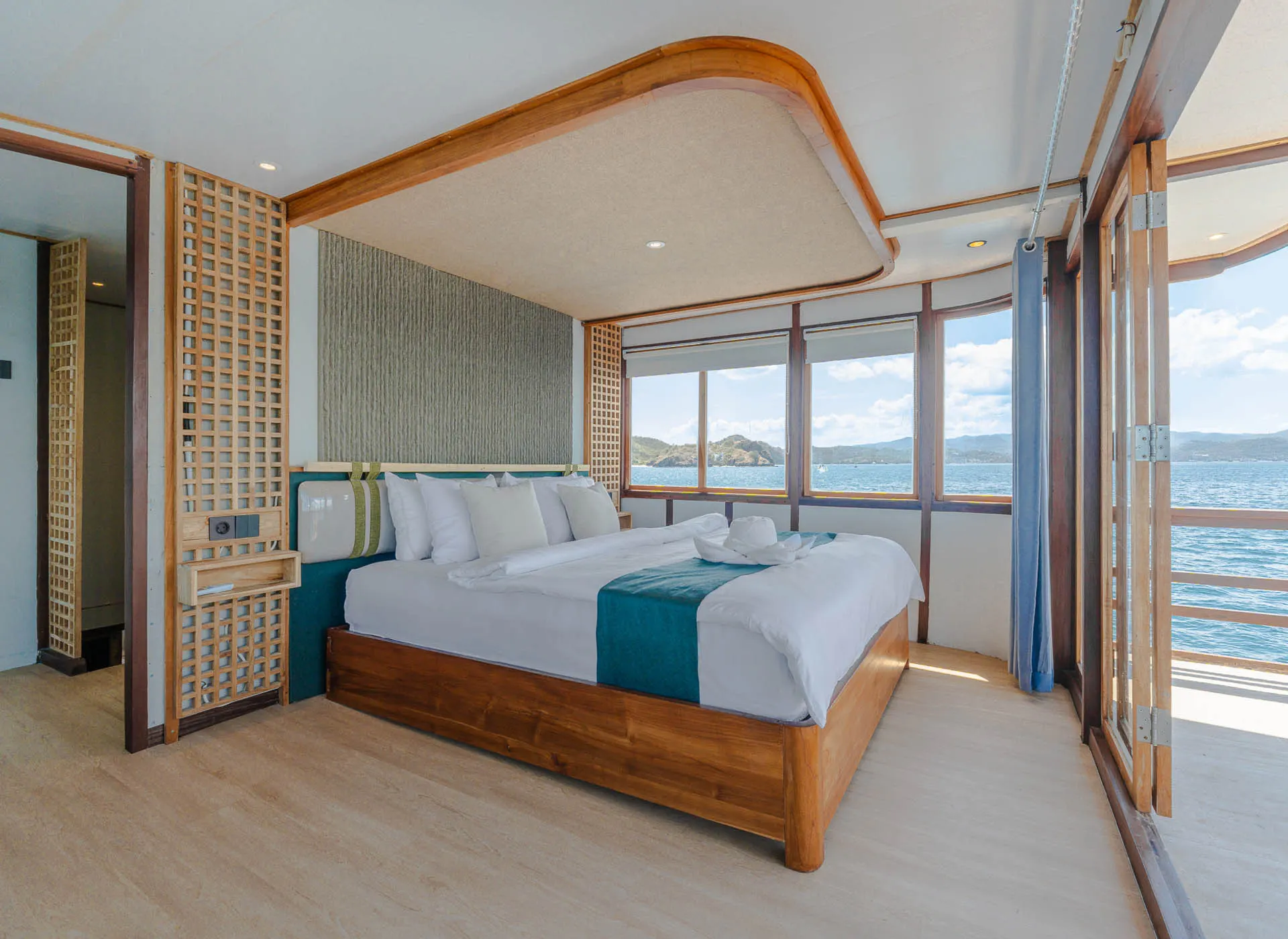 Marea-Royal Cabin-Bedroom