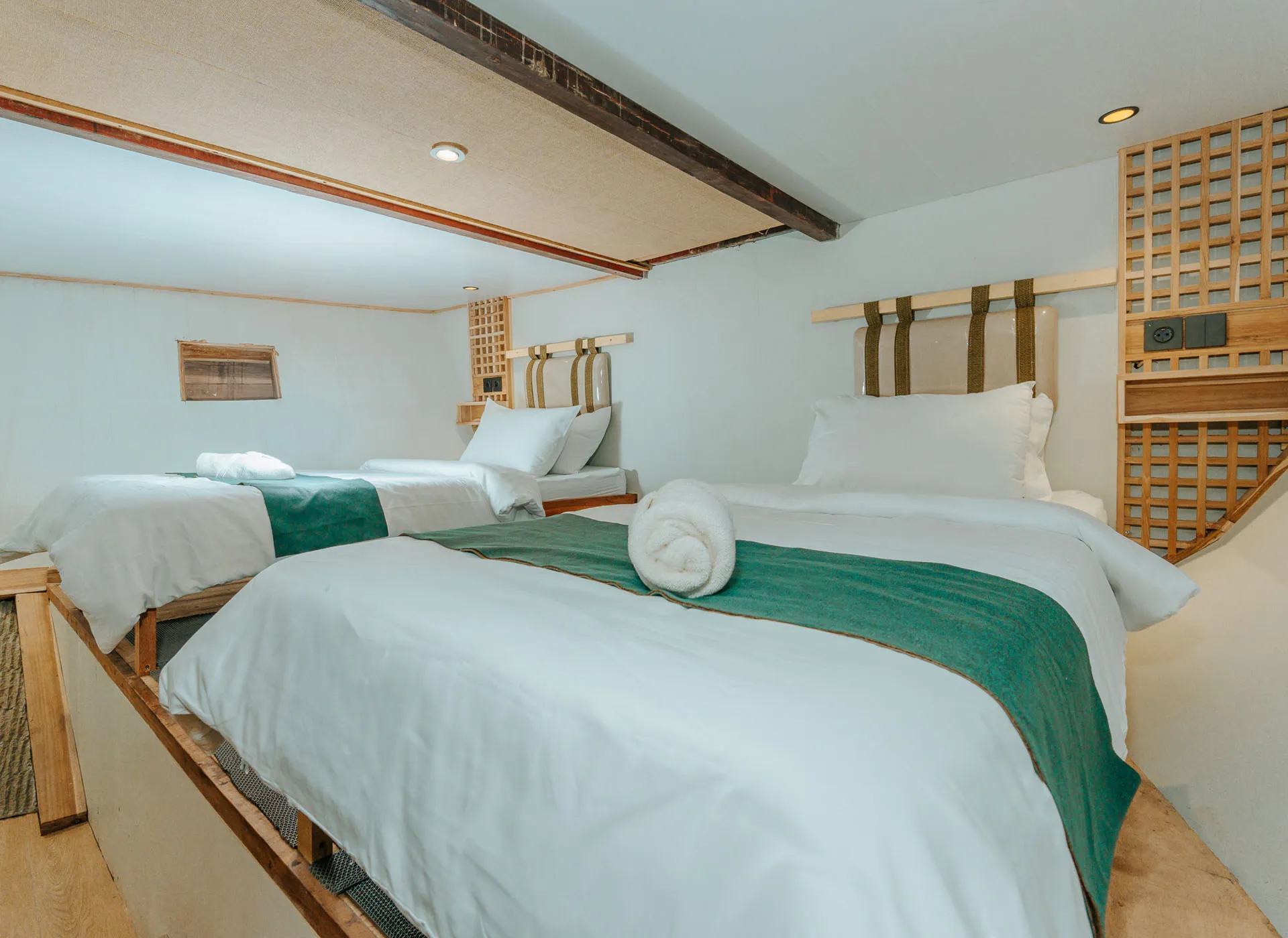 Marea-Sharing Cabin Twin-Bedroom