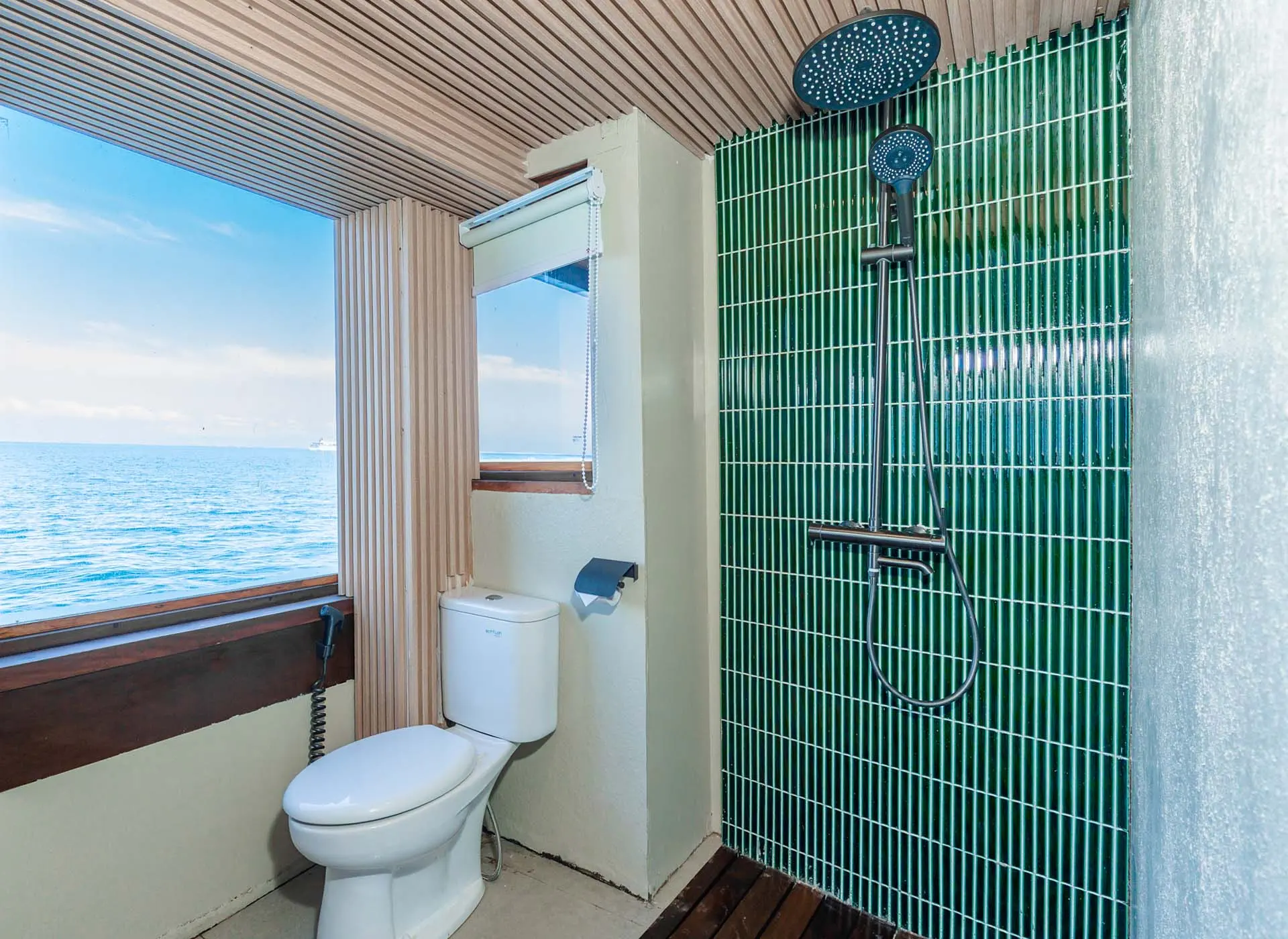 Marea-Signature Cabin-Bathroom