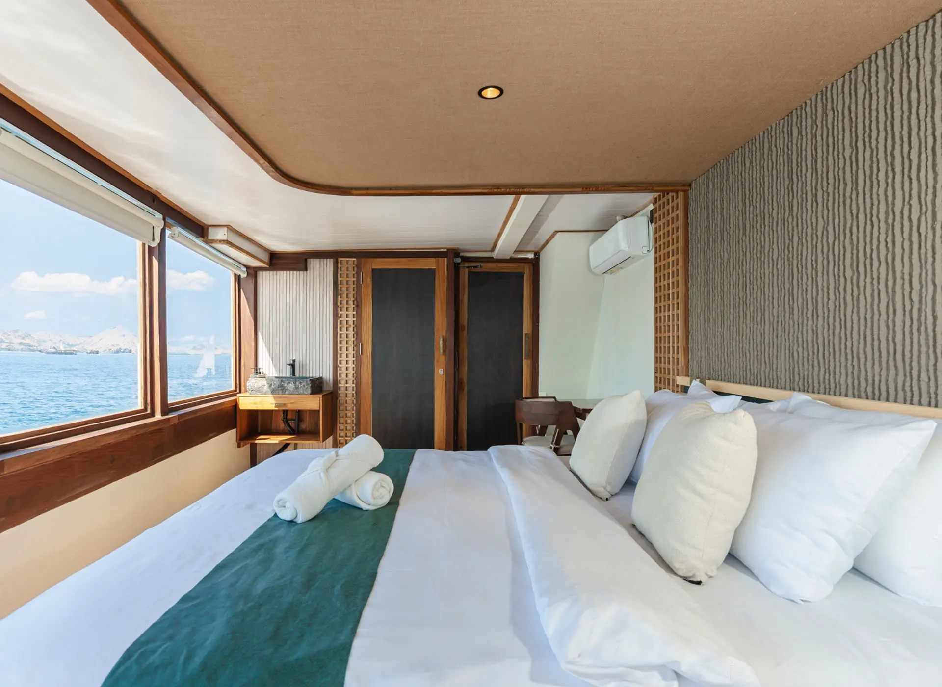 Marea-Signature Cabin-Bedroom