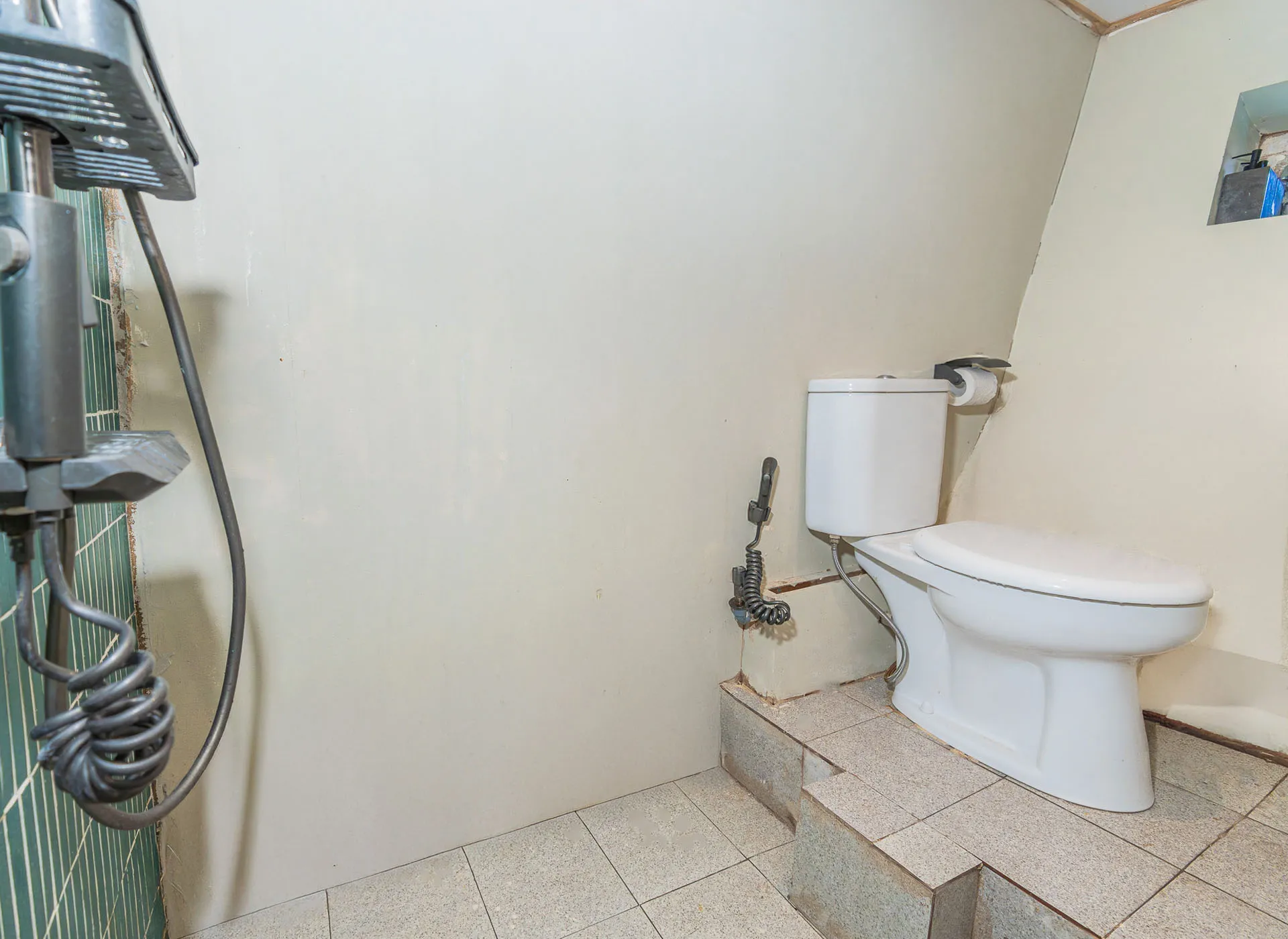 Marea-Superior Cabin-Bathroom 1