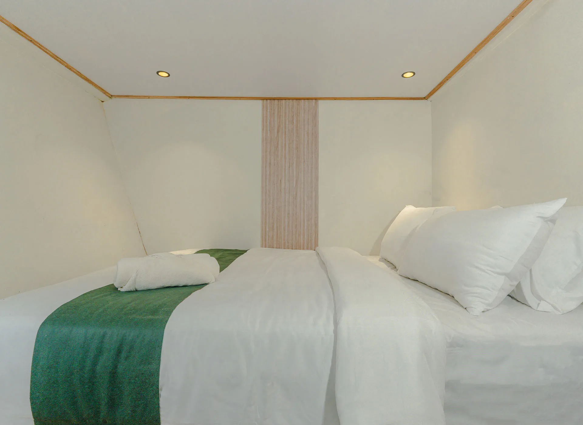 Marea-Superior Cabin-Bedroom