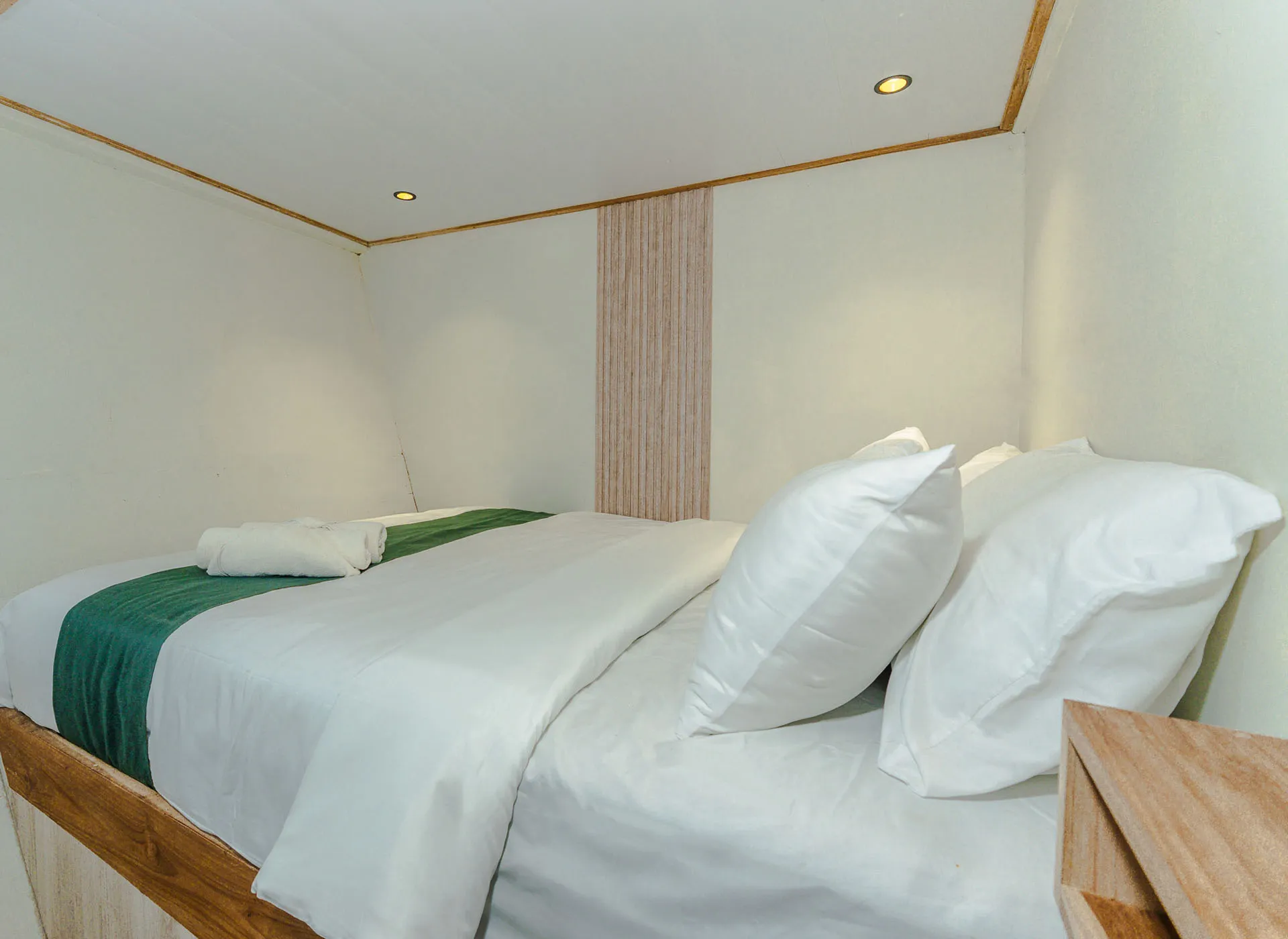 Marea-Superior Cabin-Bedroom