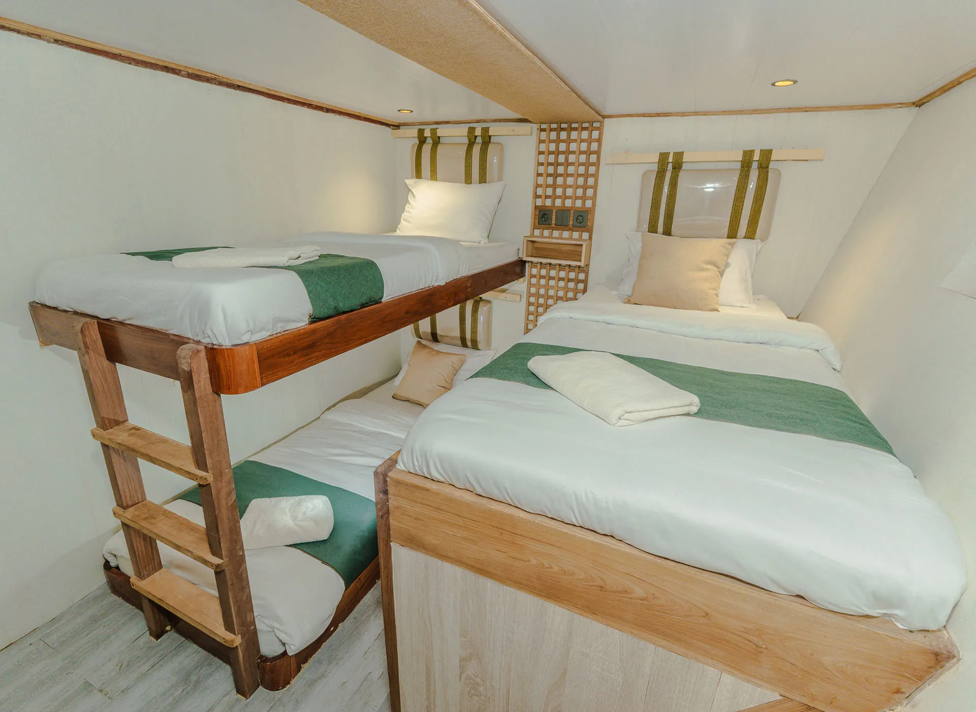 Marea-Sharing Cabin Triple-Bedroom 1